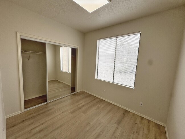Building Photo - 1105 Meadowlark Way SE