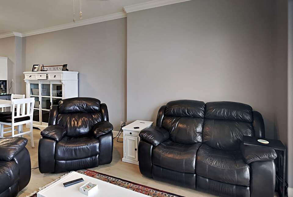 Building Photo - 10625 Front Beach Rd