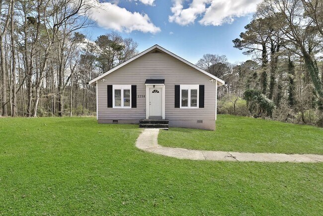 Building Photo - Beautiful renovated Home