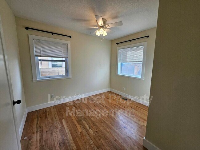 Building Photo - 7855 N Wabash Ave