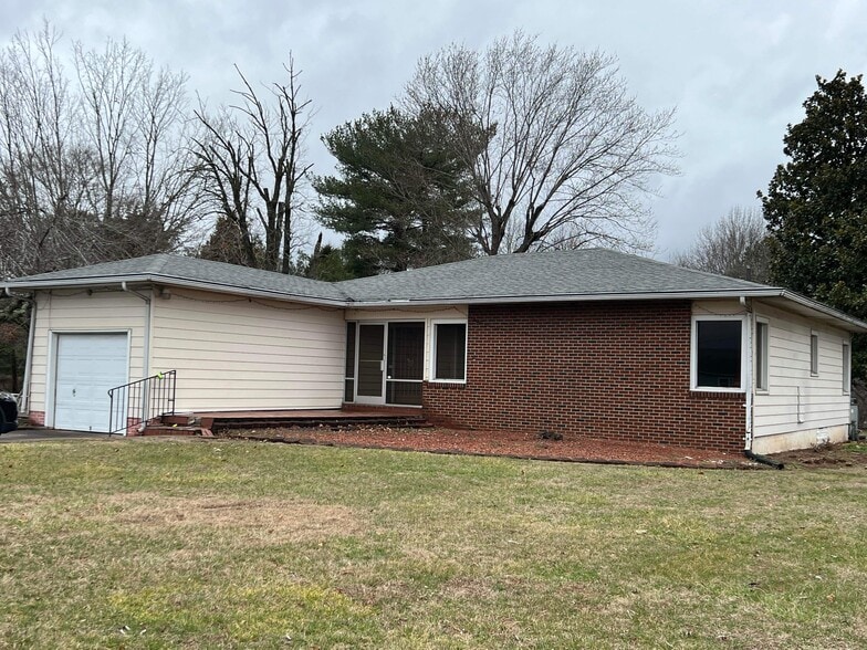 Building Photo - 310 Carbon City Rd