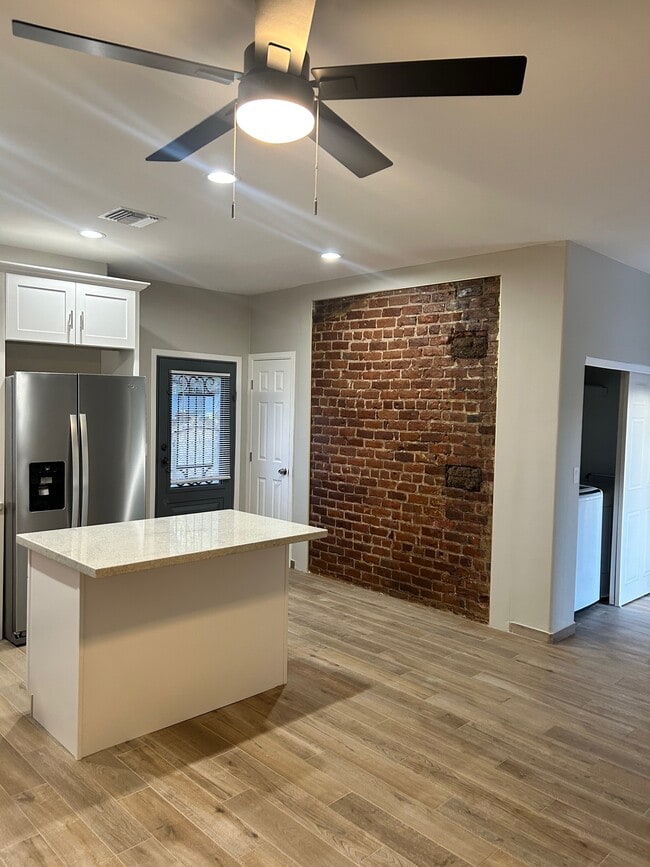 Building Photo - 382 W Quarry St