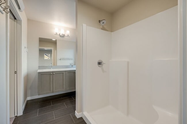 Building Photo - 700 Springside Ln