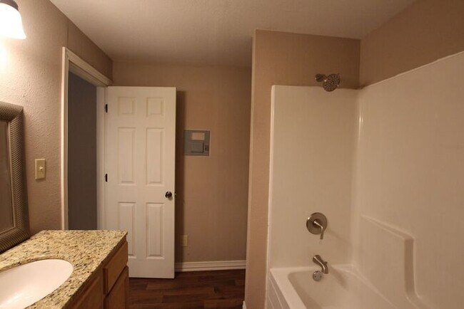 Building Photo - Tiny Home Living in Whitehouse!