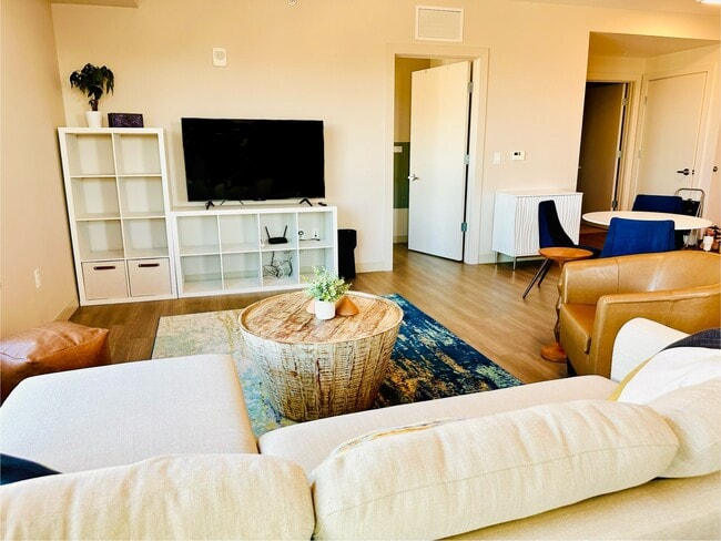 Building Photo - Harolds Square