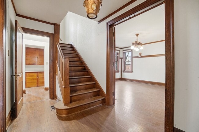 Building Photo - Private House on iuka ave Ravine – Central Campus – Newly Renovated - Flexible Pricing