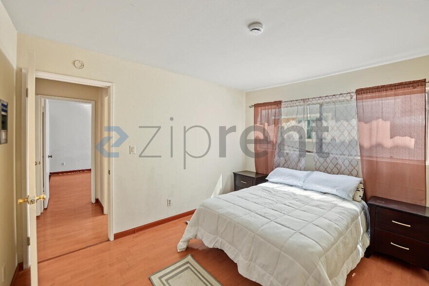 Building Photo - Unit 3