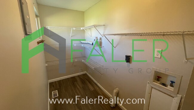 Building Photo - Beautiful 3 bedroom home with attached garage