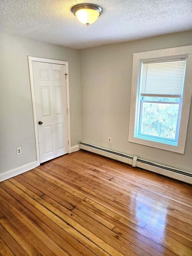 Building Photo - 31 Beecher St