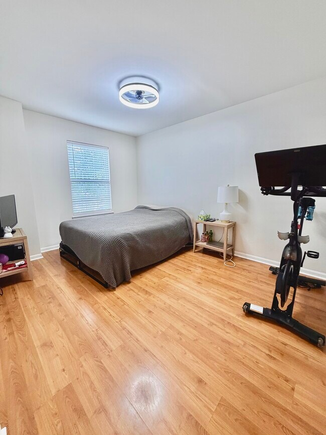 Building Photo - 14200 S Napa Cir