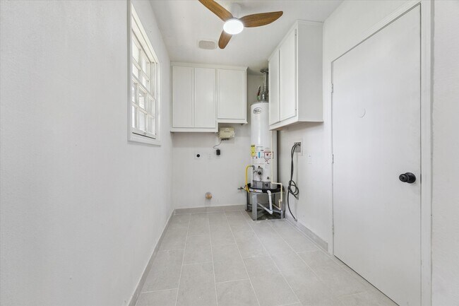 Building Photo - 3726 Las Palmas St