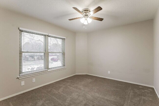 Building Photo - Spacious 2-Story Home – Move-In Ready!