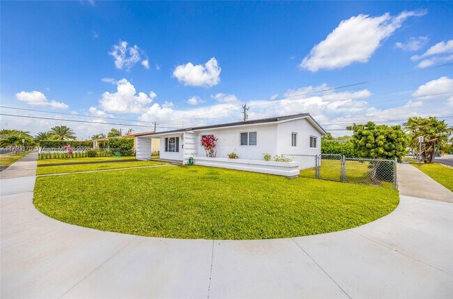Building Photo - 8801 SW 17th St