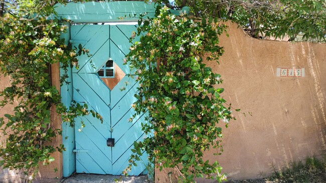 Primary Photo - Old Town Charm! 2 Bedroom House with a Cas...