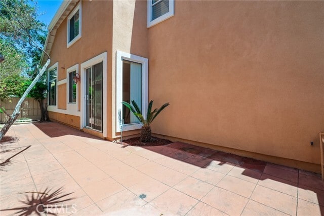 Building Photo - 66 Avanzare