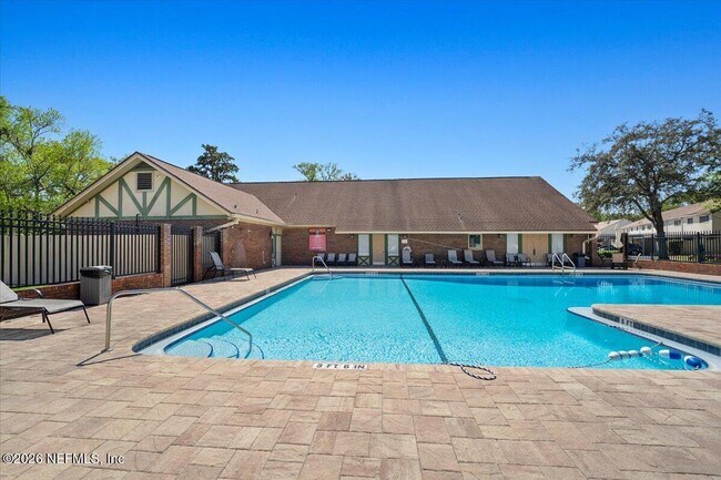 Building Photo - 8140 Sutton Pl N