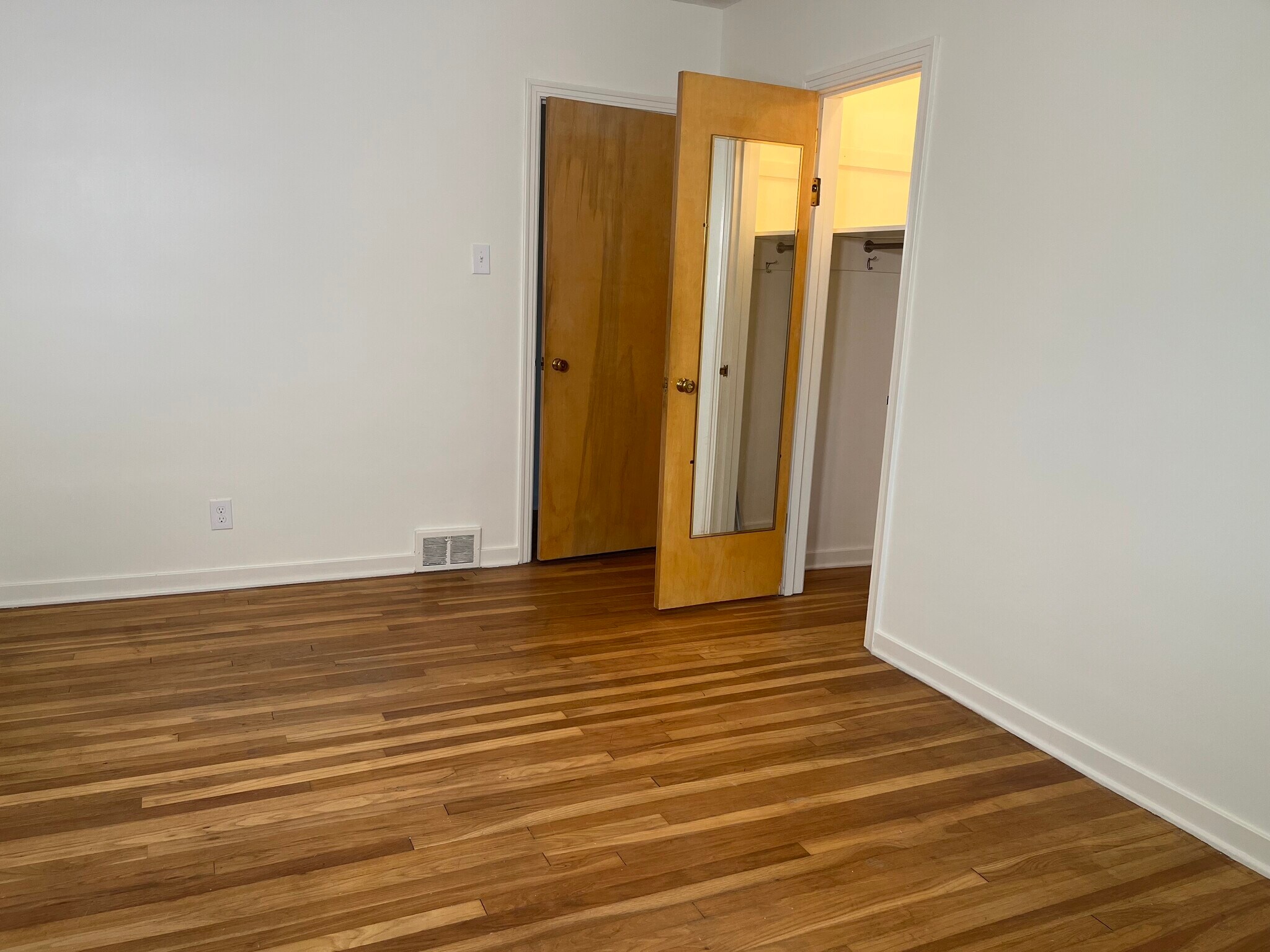 Building Photo - 1419 Beechwood Blvd
