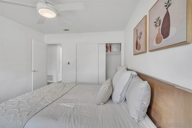 Building Photo - 17052 Bernardo Oaks Dr