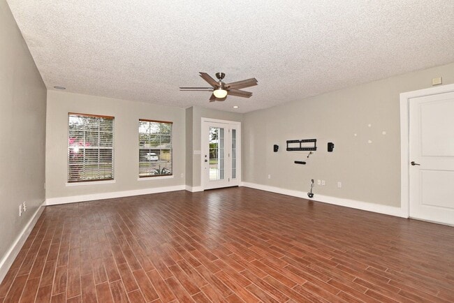 Building Photo - Colonialtown North 3BR – Prime Mills 50 Location