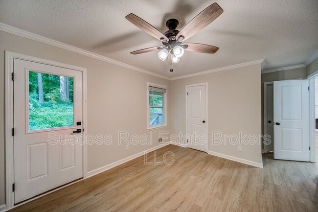 Building Photo - 4734 N Springs Rd NW