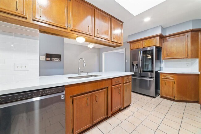 Building Photo - 214 Brocket Pl
