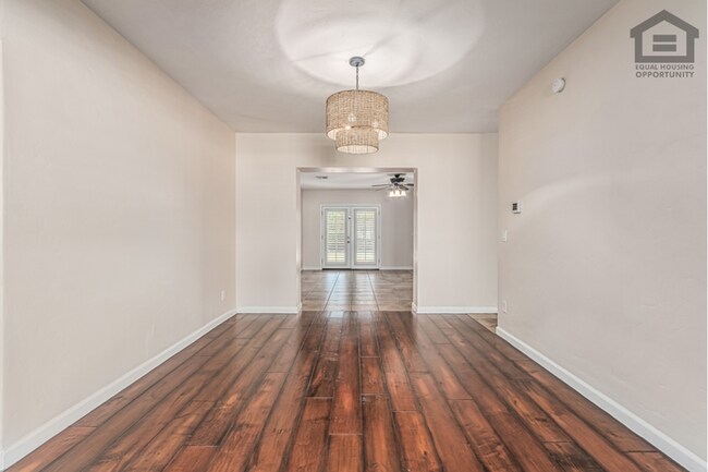 Building Photo - 3Bed/3Bath House at Thomas/7th Ave! Ready for Immediate Move-In! -- NO HOA! FULLY REMODELED!