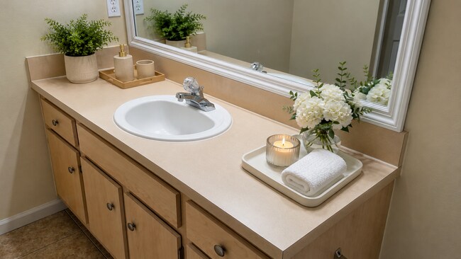 Building Photo - For Rent – Beautiful 2 Bedroom / 2 Bathroom Second-Floor Condo at The Crest