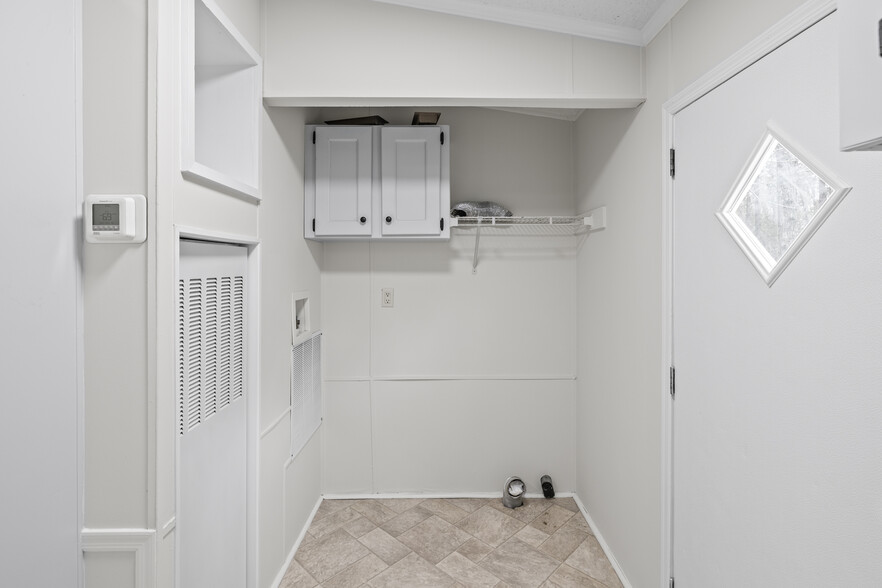 Building Photo - 209 Varner Dr SW