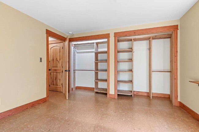 Building Photo - 970 Elkader St