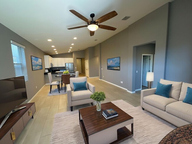 Building Photo - Vail School District hard to find 5 bedroo...
