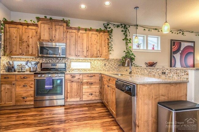 Building Photo - 20758 NE Sierra Dr