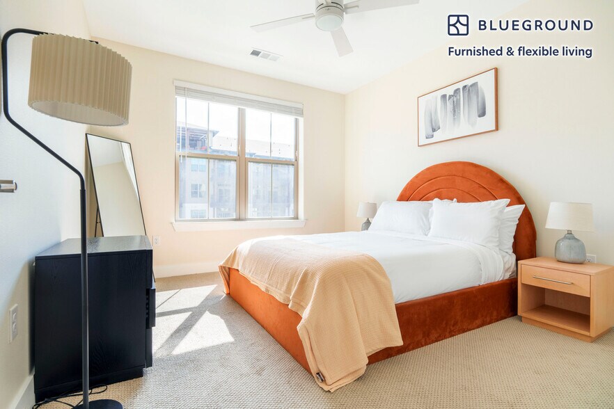 Building Photo - 1501 W Howard Ln