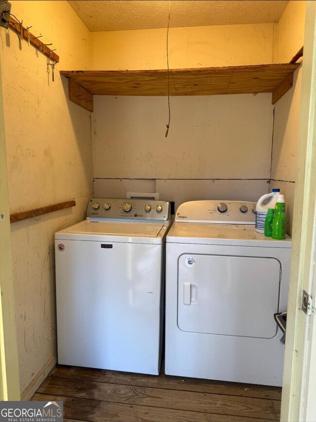 Building Photo - 501 Valleyview Dr