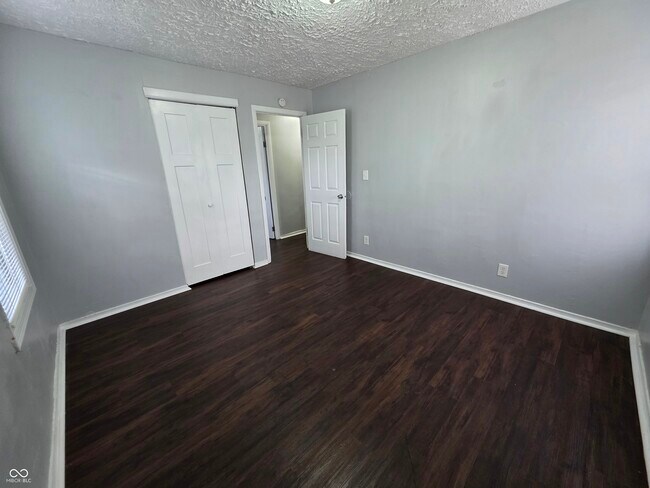 Building Photo - 5313 E 33rd St