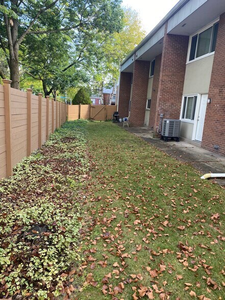 Rear common area - 712 W Beaver Ave