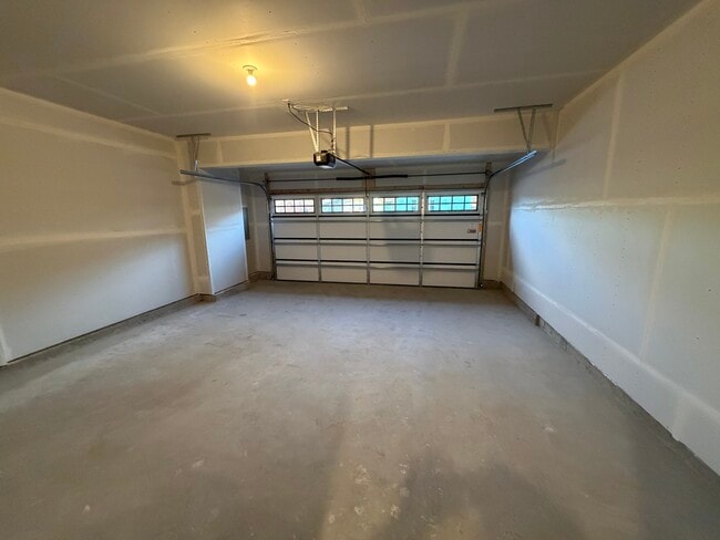 Building Photo - 10545 Harbor Ln N