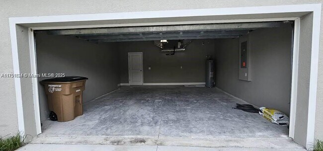 Building Photo - 611 Greenbriar Blvd