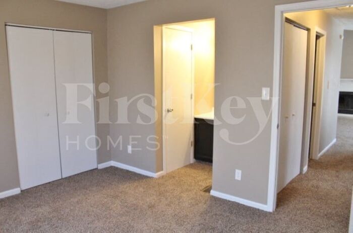 Building Photo - 5064 Parterra Ct