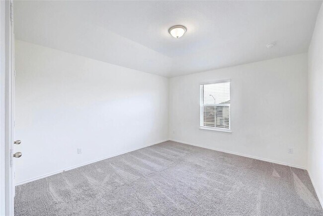 Building Photo - 1929 Stinnett Dr