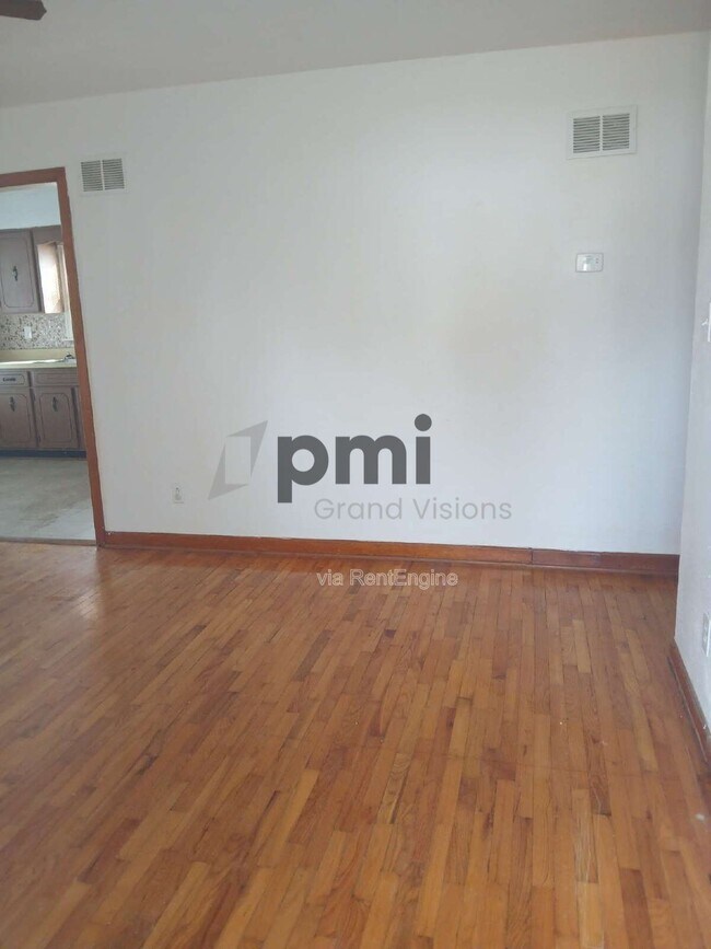 Building Photo - 1404 S 6th St