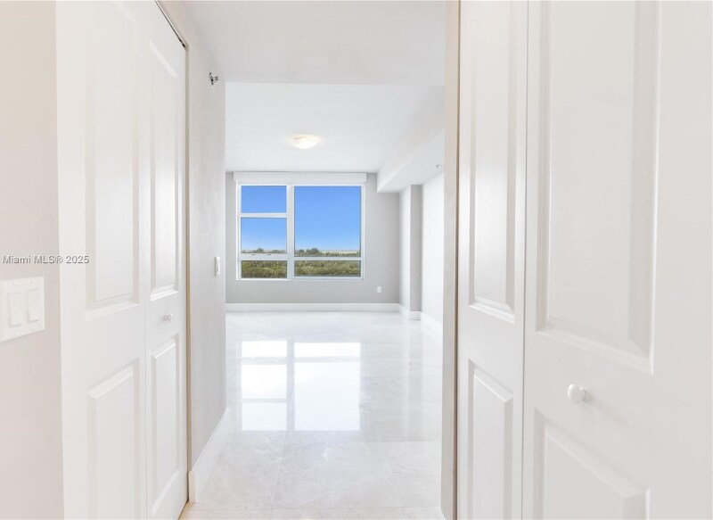 Building Photo - 2641 N Flamingo Rd