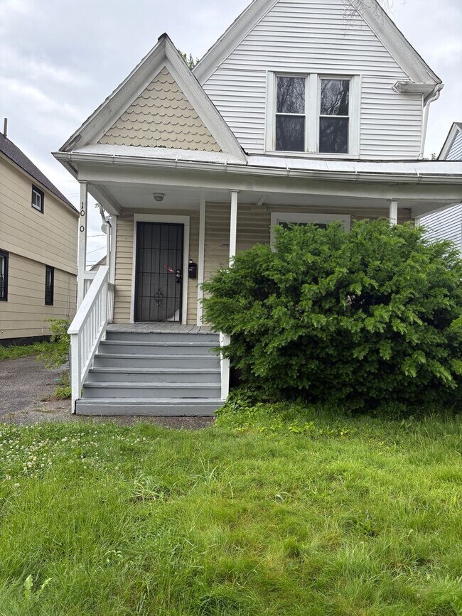 Building Photo - 3 Bedroom Single Family