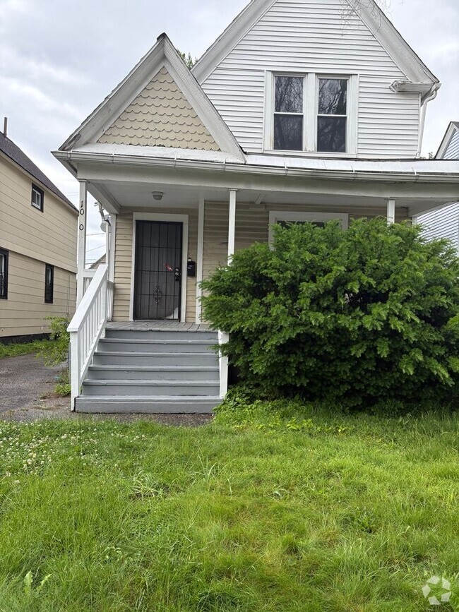 Building Photo - 3 Bedroom Single Family