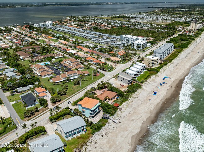 Building Photo - 105 La Costa St