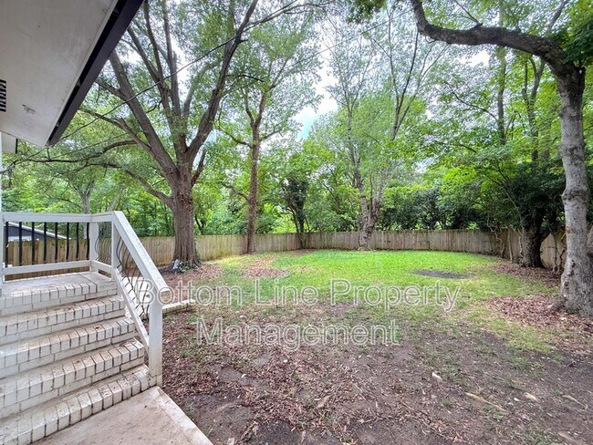 Building Photo - 4117 Oak Forest Dr