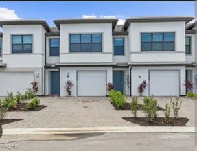 Building Photo - 13010 Luminary Wy