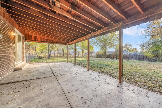 Building Photo - $2,495.00, 3-bedroom, 2 bathroom home in C...