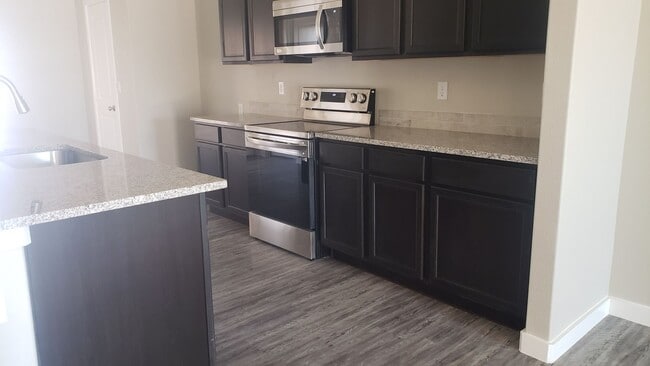 Building Photo - 3 Bedroom 2 bath home!