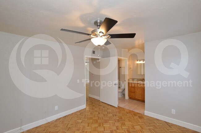 Building Photo - 850 S River Dr