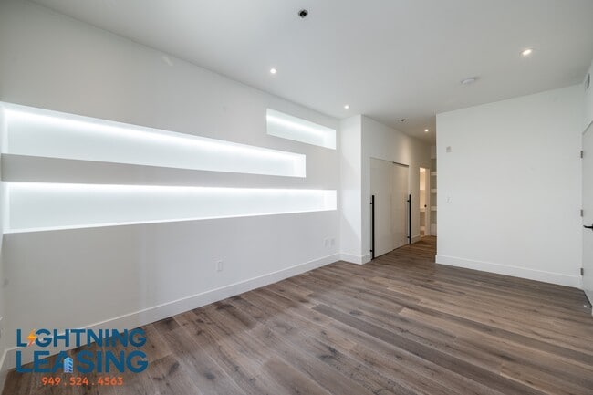 Building Photo - 8109 Burton Way